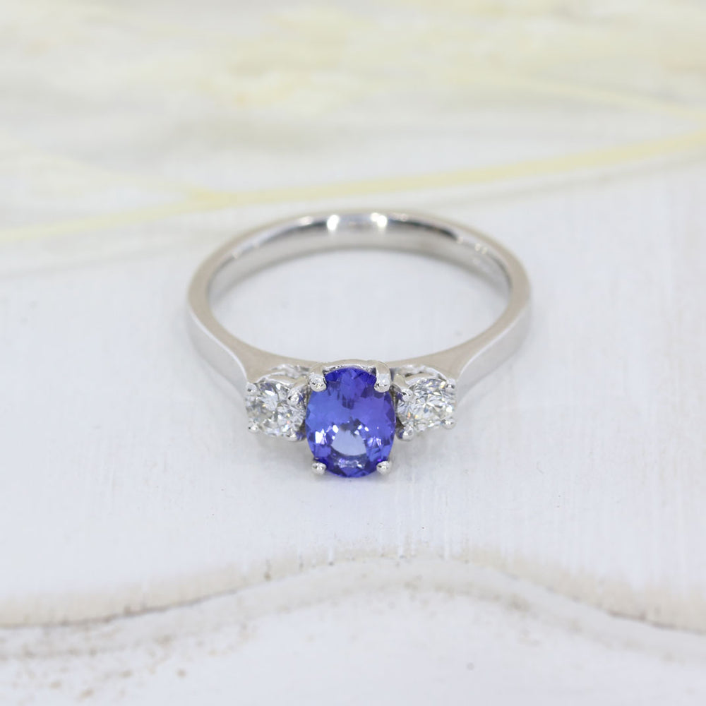 18ct Gold Oval Tanzanite & Diamond 3 Stone Ring