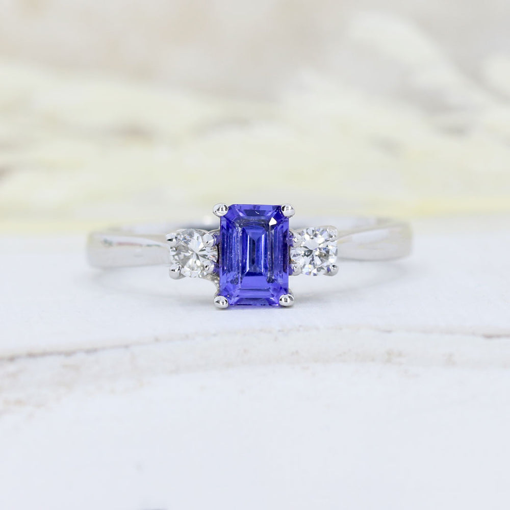 18ct White Gold Tanzanite & Diamond 3 Stone Ring
