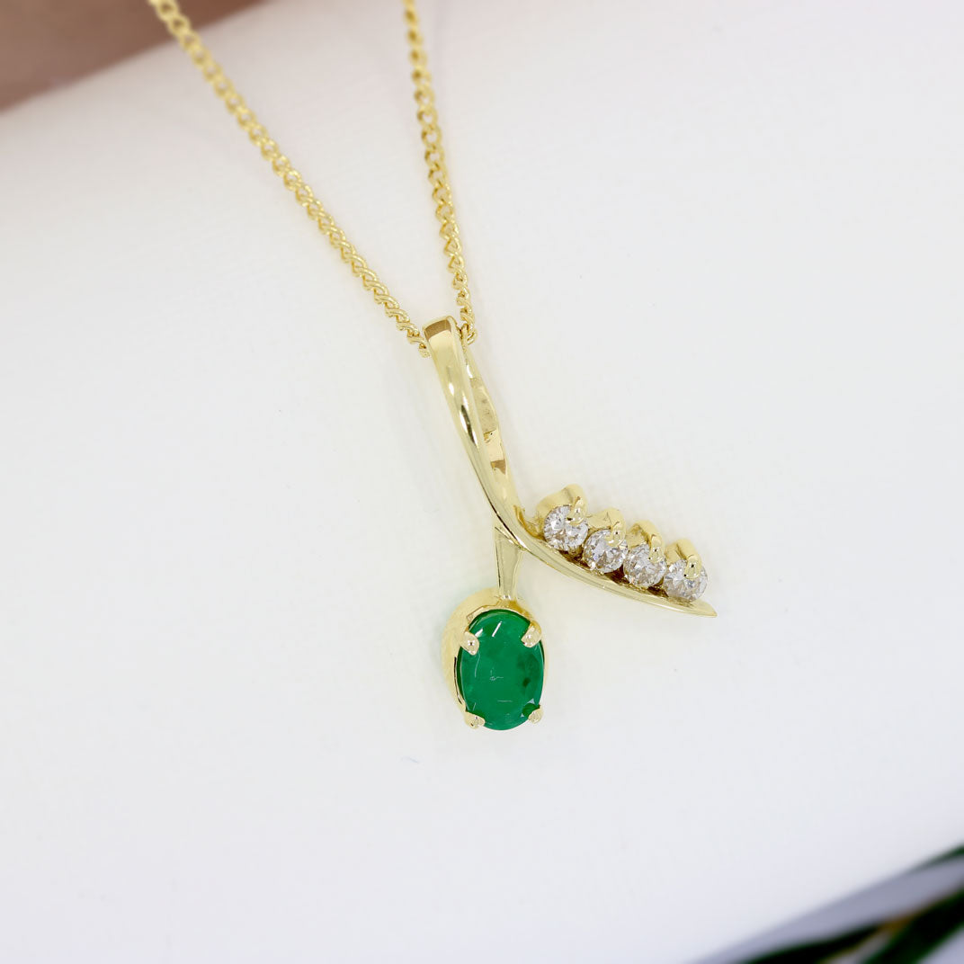 18ct Yellow Gold Oval Emerald & Diamond Fancy Split Pendant & Chain