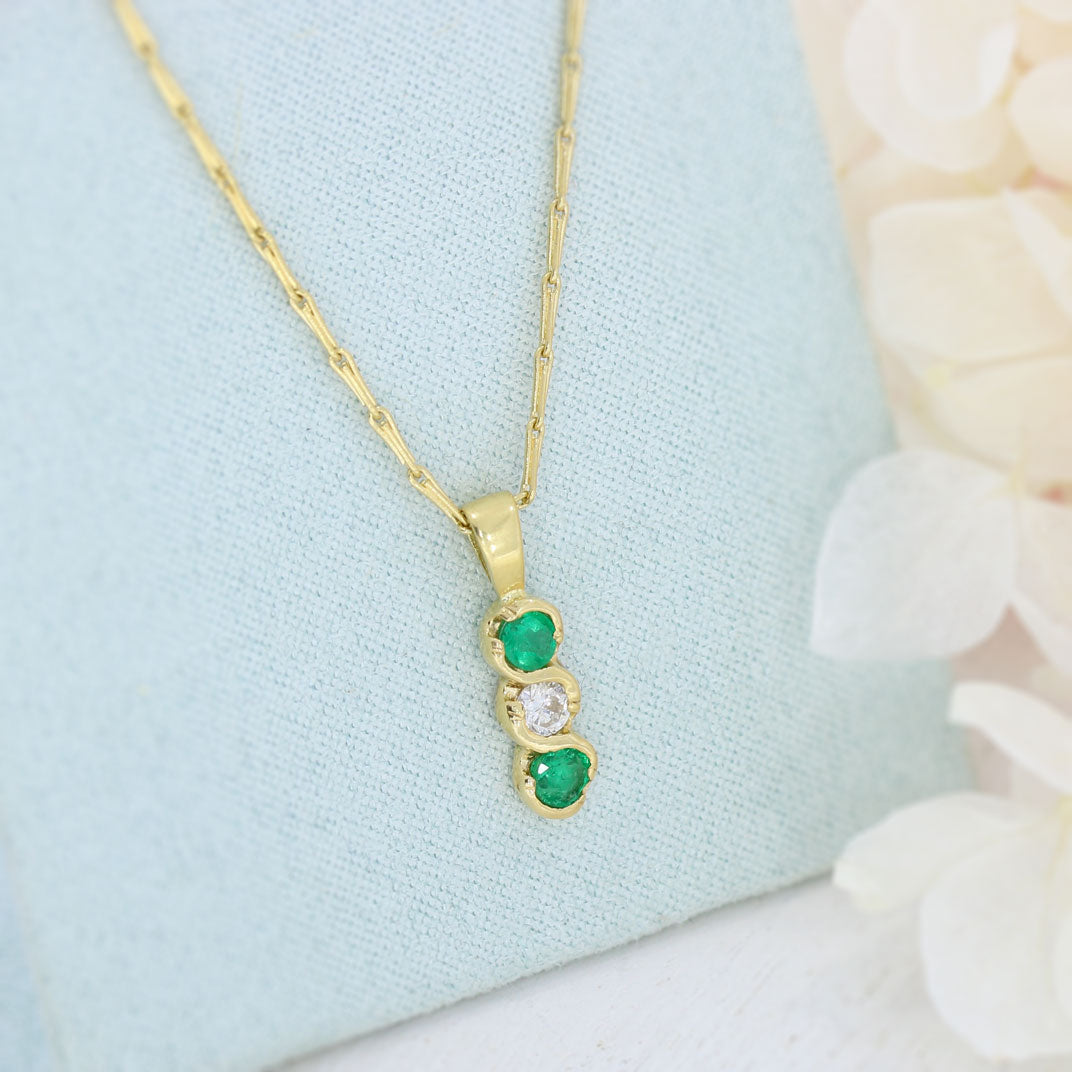 18ct Yellow Gold Emerald & Diamond 3 Stone Pendant on 18" 18ct Chain