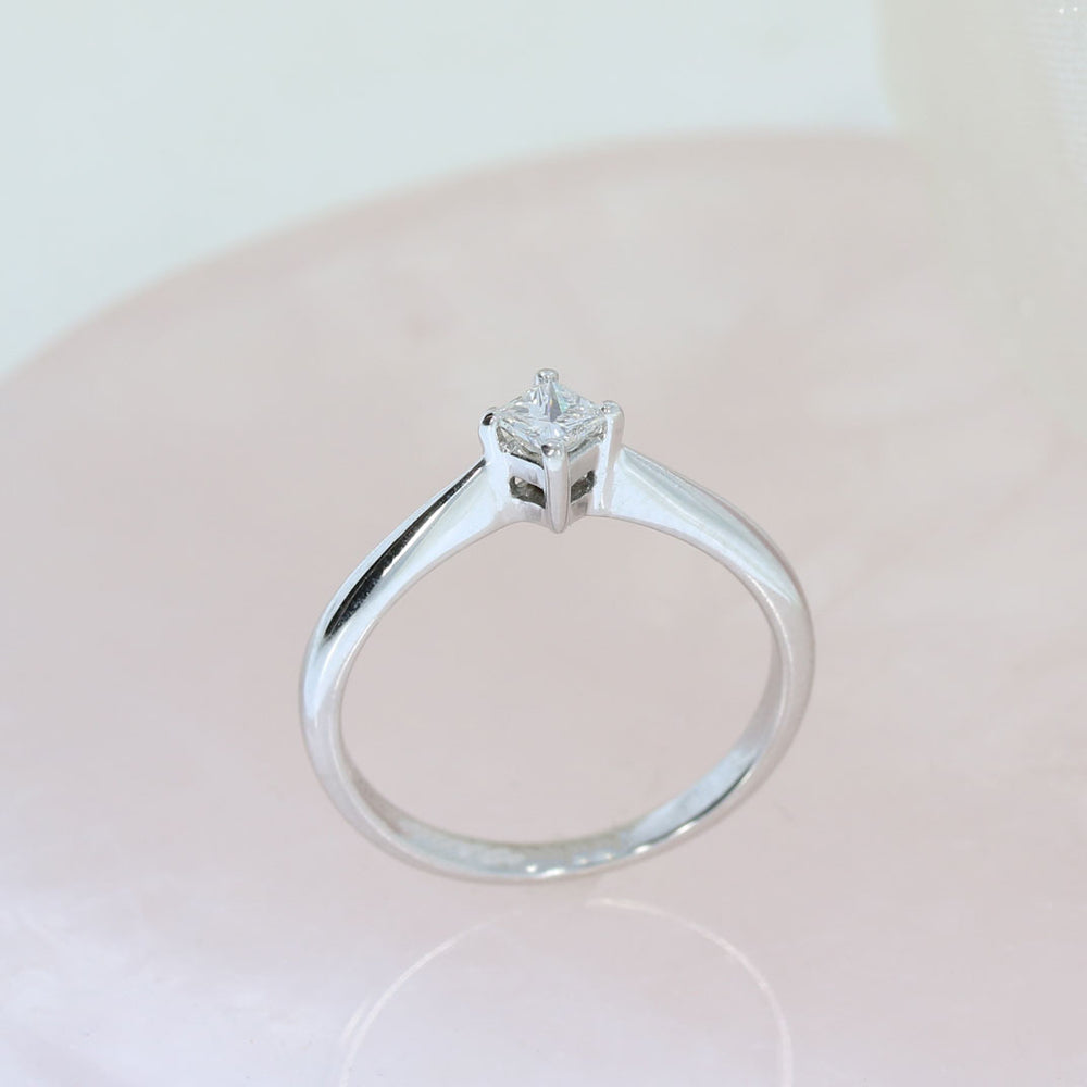 Pre Owned 9ct White Gold Princess Cut Diamond Solitaire Ring .20ct