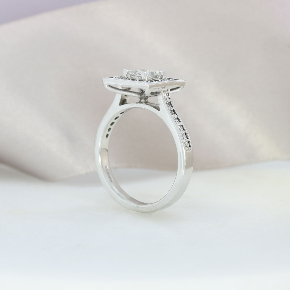 Pre Owned 18ct Gold Certified Princess Cut Diamond Square Halo Ring 1.05ct F SI1