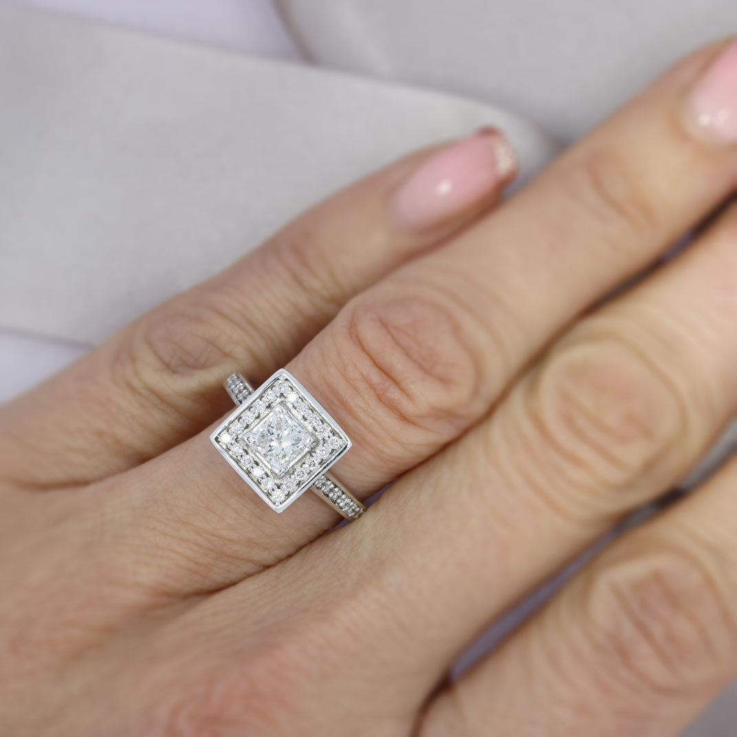 Pre Owned 18ct Gold Certified Princess Cut Diamond Square Halo Ring 1.05ct F SI1