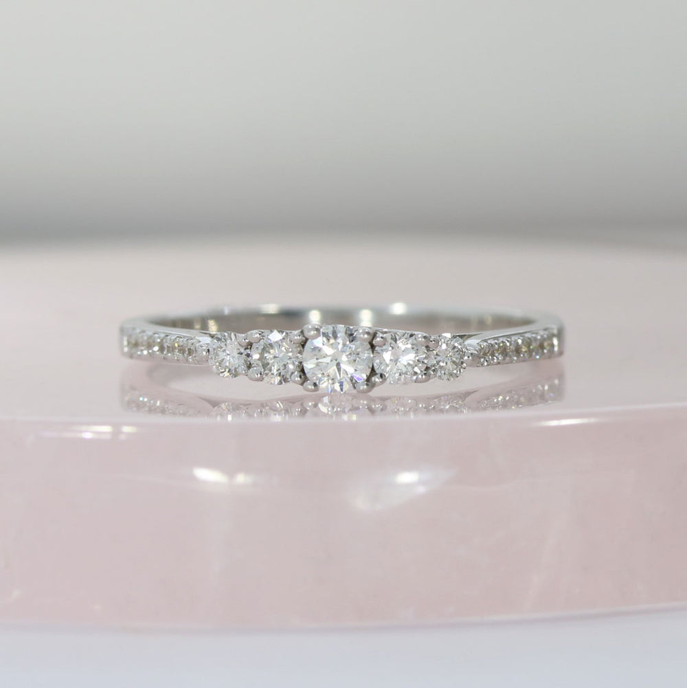 Pre Owned 18ct Gold Narrow 5 Stone Diamond Ring with Diamond Set Shoulders