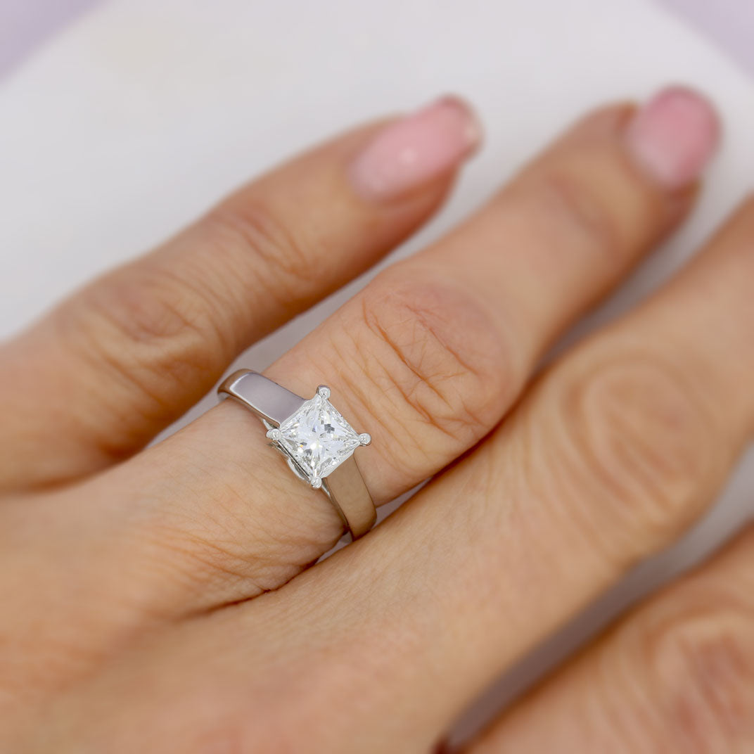 Pre Owned GIA Certified Platinum Princess Cut Diamond Solitaire Ring 1.01ct F SI1