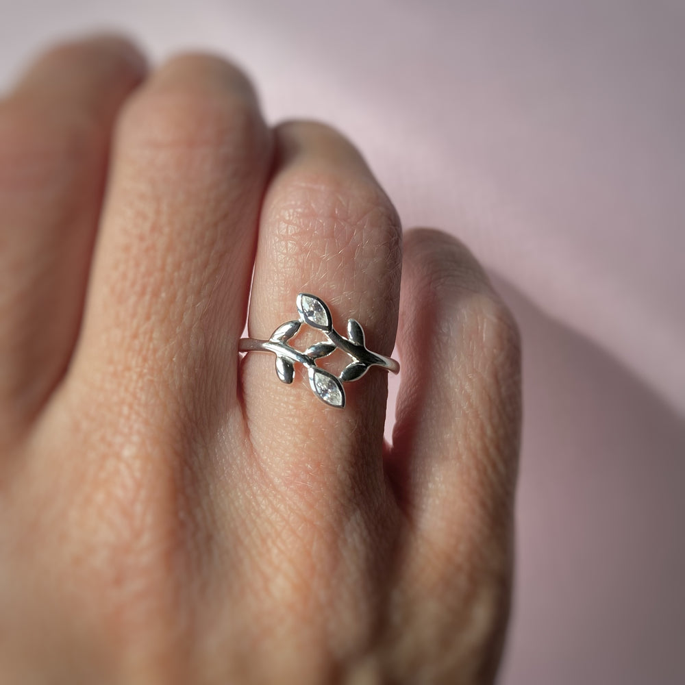 Silver Cross Over Leaf Ring Set With Cubic Zirconia's