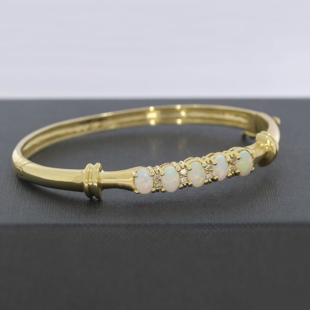 Pre Owned 14ct Yellow Gold Hinged Bangle Set with 5 Oval Opals