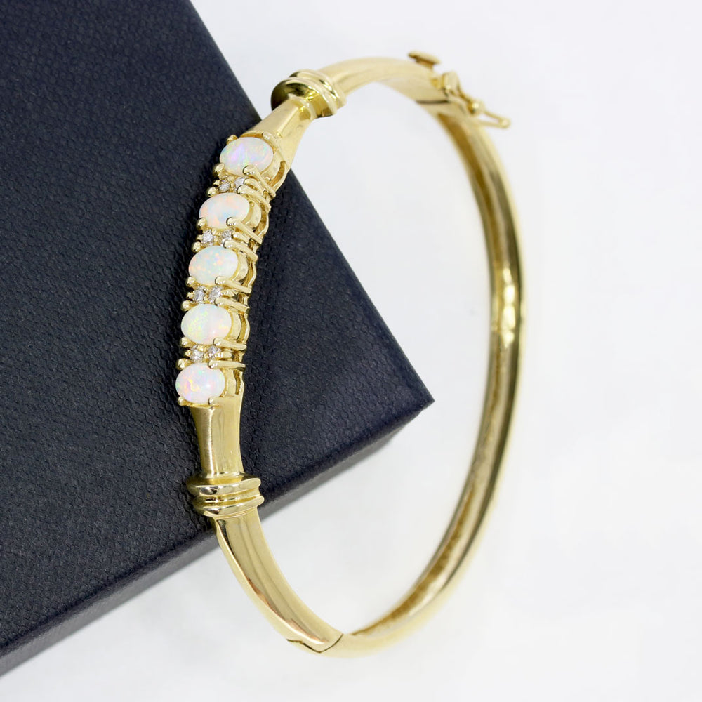 Pre Owned 14ct Yellow Gold Hinged Bangle Set with 5 Oval Opals