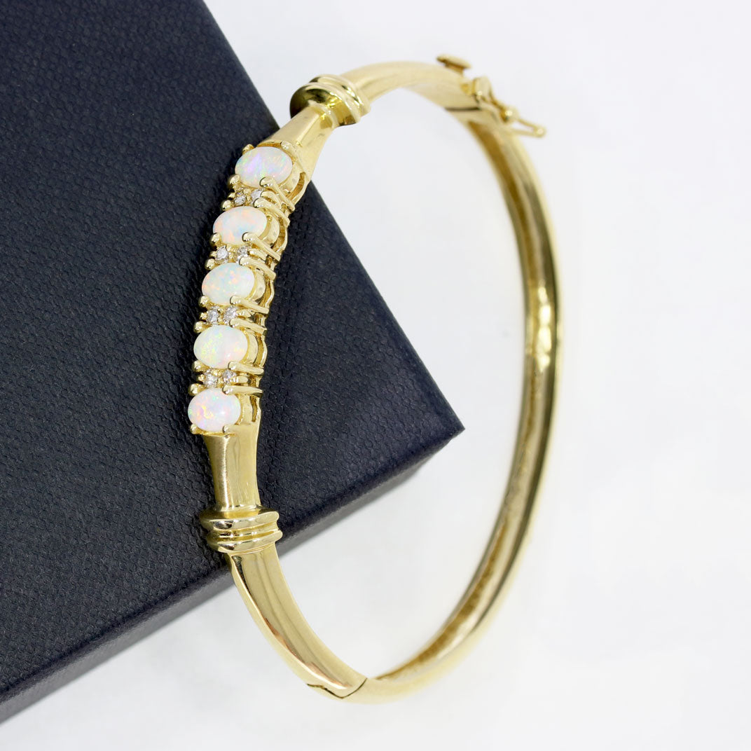 Pre Owned 14ct Yellow Gold Hinged Bangle Set with 5 Oval Opals