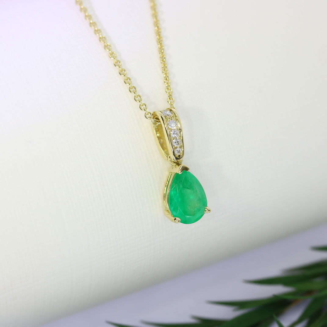 18ct Yellow Gold Emerald & Diamond Pendant on a 9ct Anchor Chain