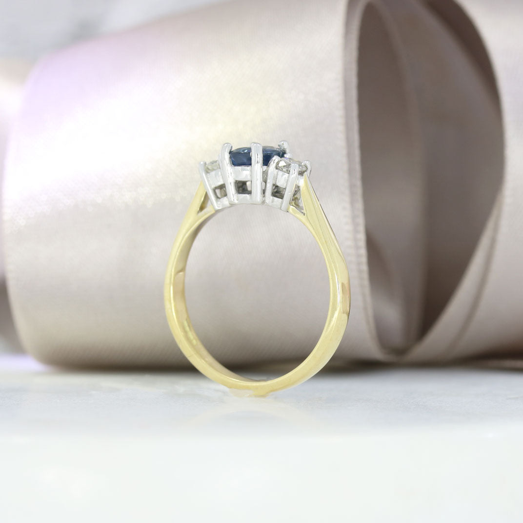 18ct Gold Oval Claw Set Sapphire & Round Diamond 3 Stone Ring