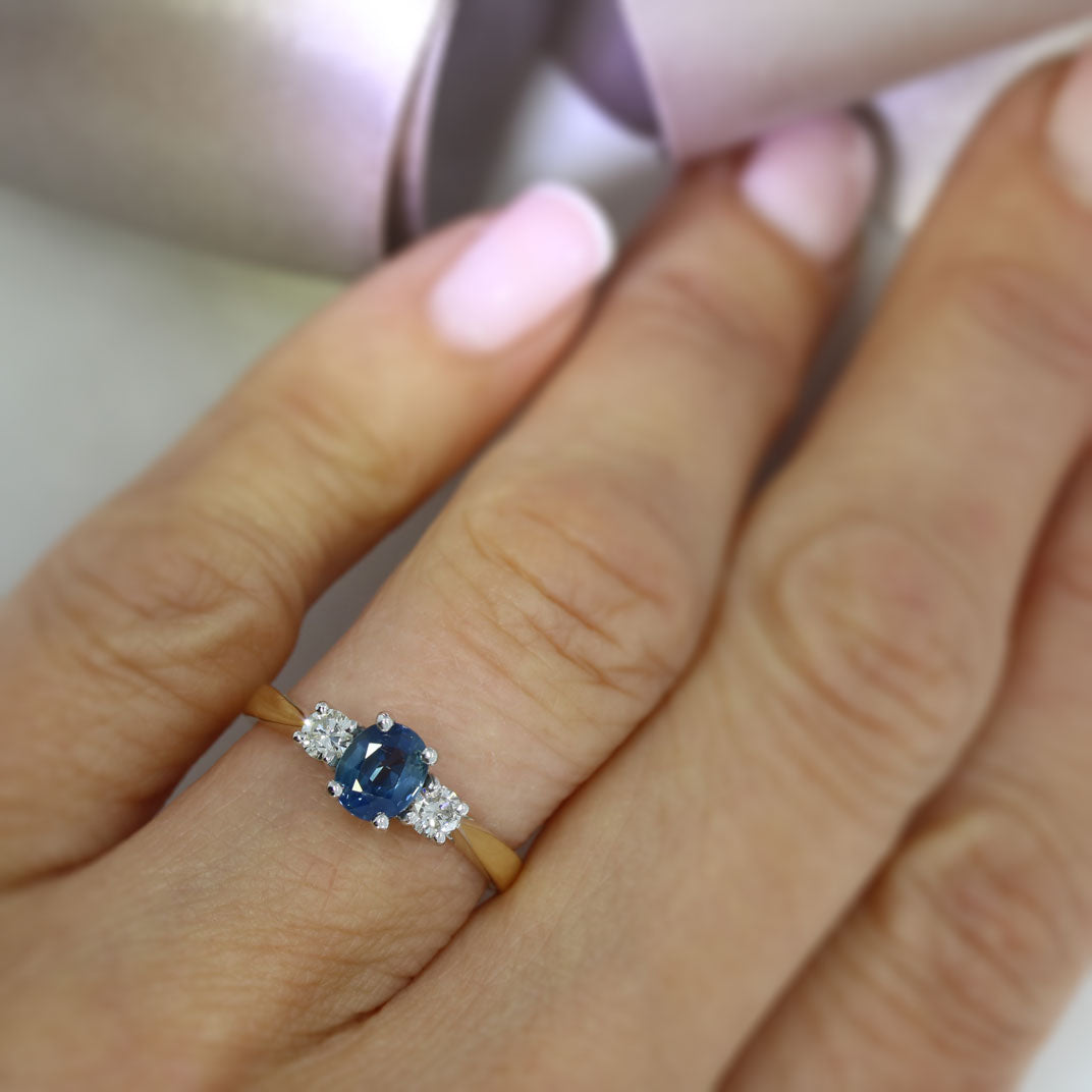 18ct Gold Oval Claw Set Sapphire & Round Diamond 3 Stone Ring