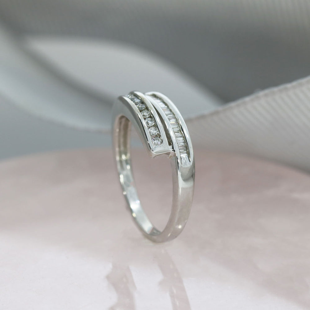 Pre Owned 18ct White Gold Crossover Baguette & Round Diamond Dress Ring 0.25ct