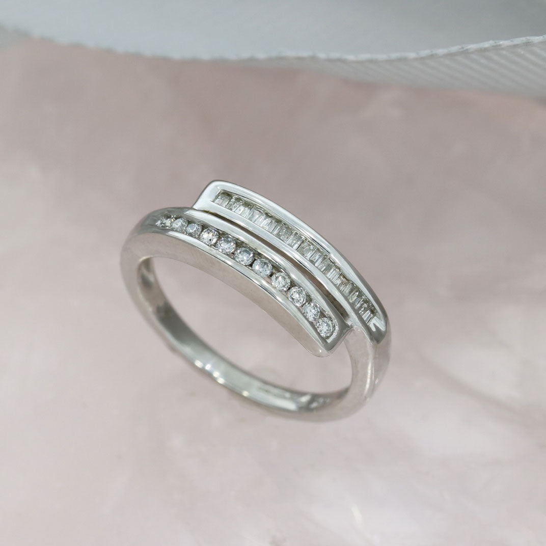 Pre Owned 18ct White Gold Crossover Baguette & Round Diamond Dress Ring 0.25ct