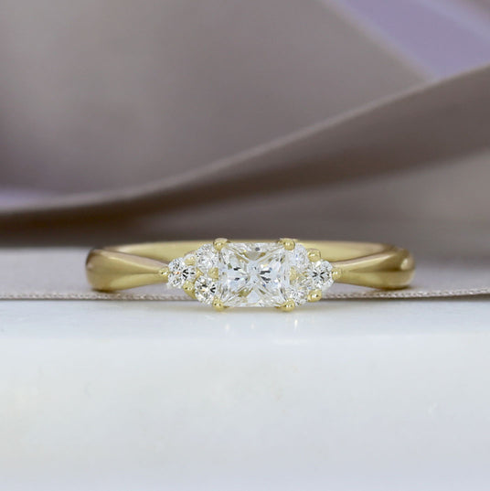 Certified 18ct Gold Princess Cut Diamond Cluster Ring 0.59ct F VS2