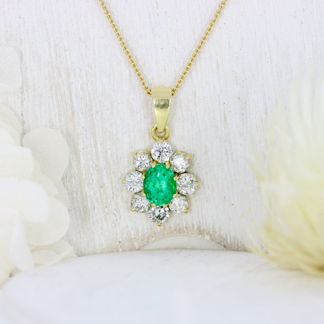 18ct Yellow Gold Oval Emerald & Diamond Cluster Pendant on 18ct 18inch Chain