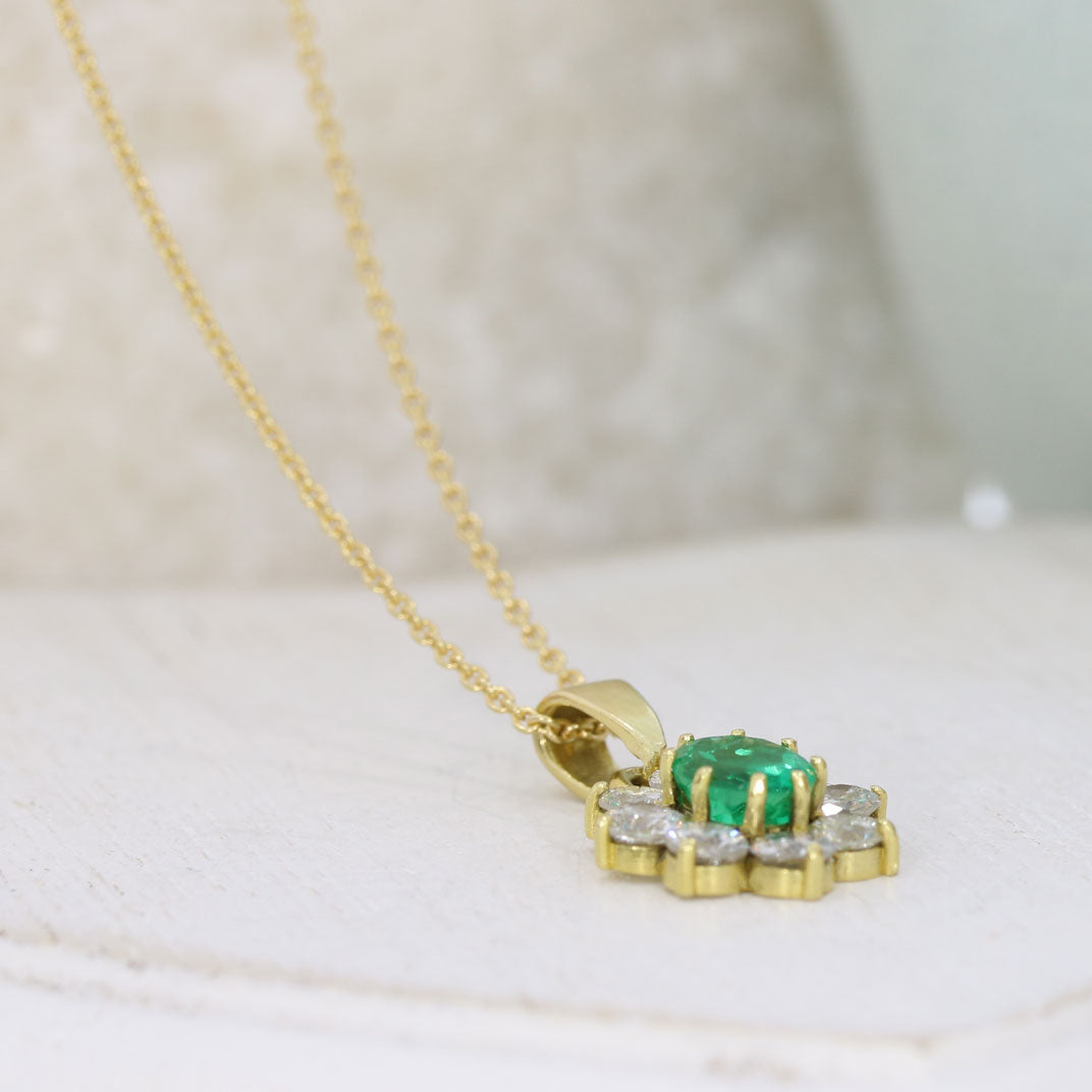 18ct Yellow Gold Oval Emerald & Diamond Cluster Pendant on 18ct 18inch Chain