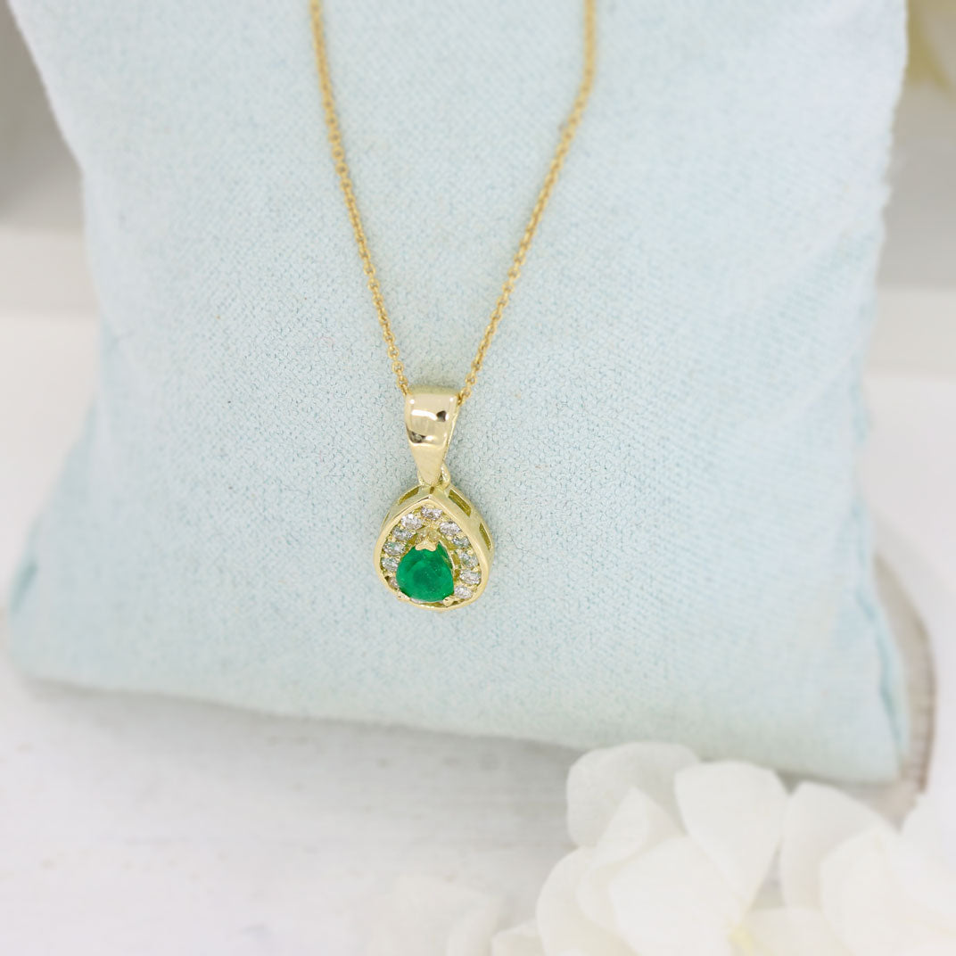 18ct Yellow Gold Pear Shape Emerald & Diamond Halo Pendant on an 18ct 18inch Chain