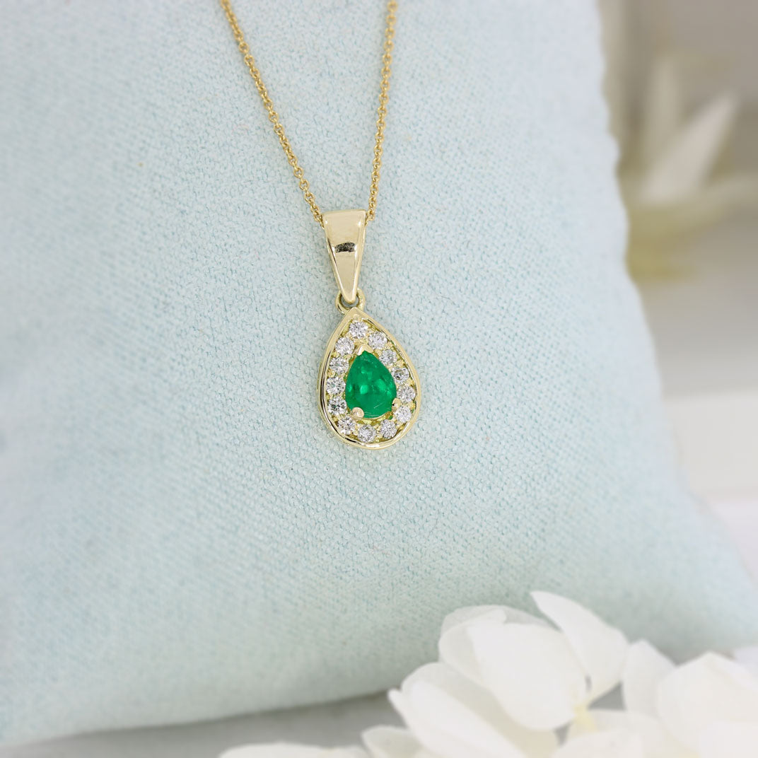 18ct Yellow Gold Pear Shape Emerald & Diamond Halo Pendant on an 18ct 18inch Chain