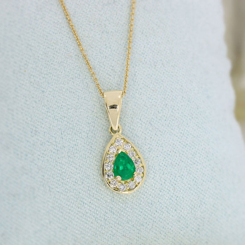 18ct Yellow Gold Pear Shape Emerald & Diamond Halo Pendant on an 18ct 18inch Chain