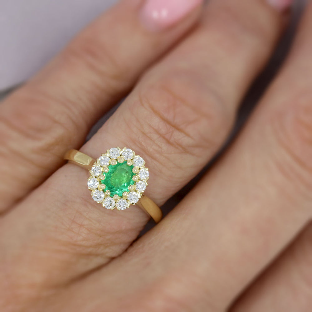 18ct Yellow Gold Oval Emerald & Round Diamond Cluster Ring