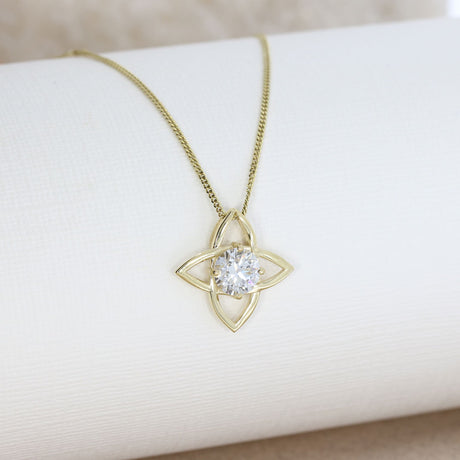 9ct Gold Flower Shaped Pendant Set Lab Grown Diamond 1.05ct On 18" Chain