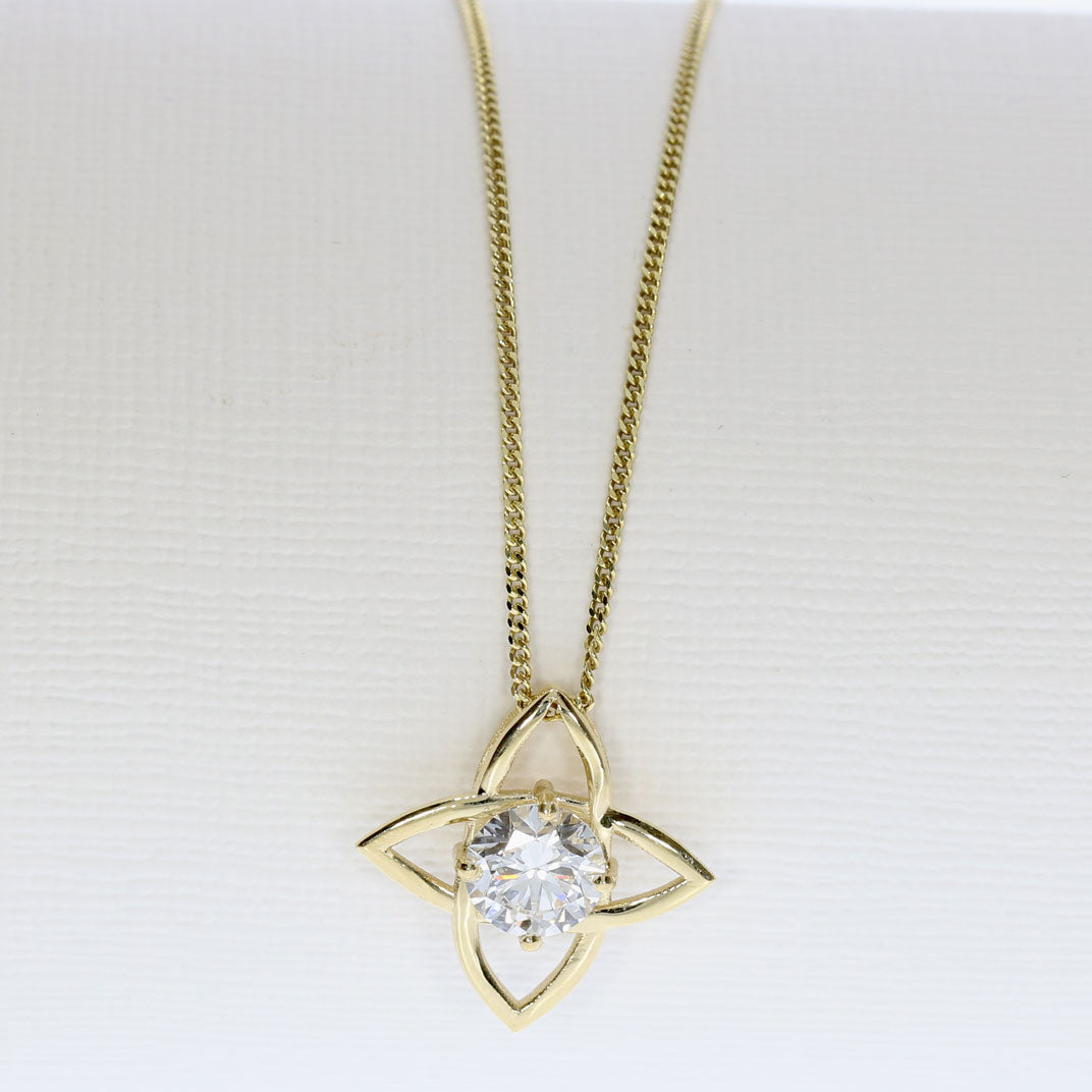 9ct Gold Flower Shaped Pendant Set Lab Grown Diamond 1.05ct On 18" Chain