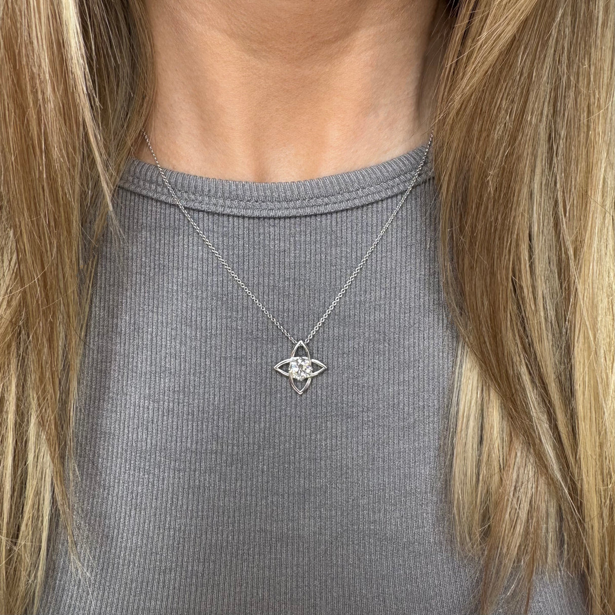 9ct Gold Lab Grown Diamond Flower Shape Pendant 1.00ct On 9ct 18" Chain