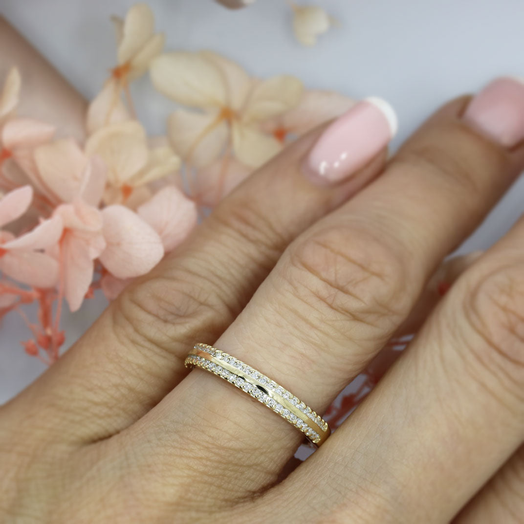 9ct Wedding Ring with Claw Set Lab Grown Diamonds to Both Sides 0.28ct