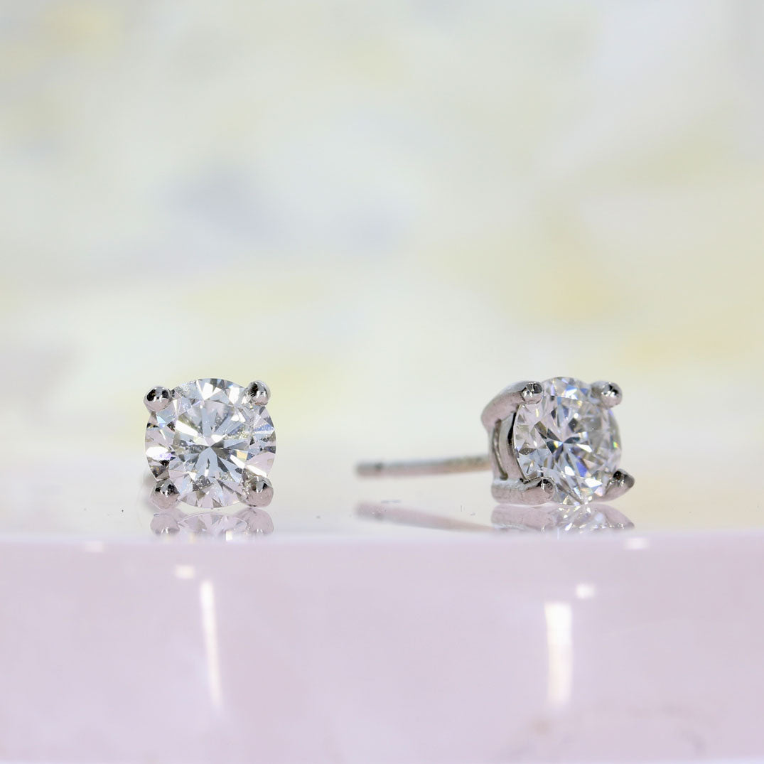 9ct White Gold 4 Claw Set Brilliant Cut Lab Grown Diamond Studs 1ct D-F VVS-VS
