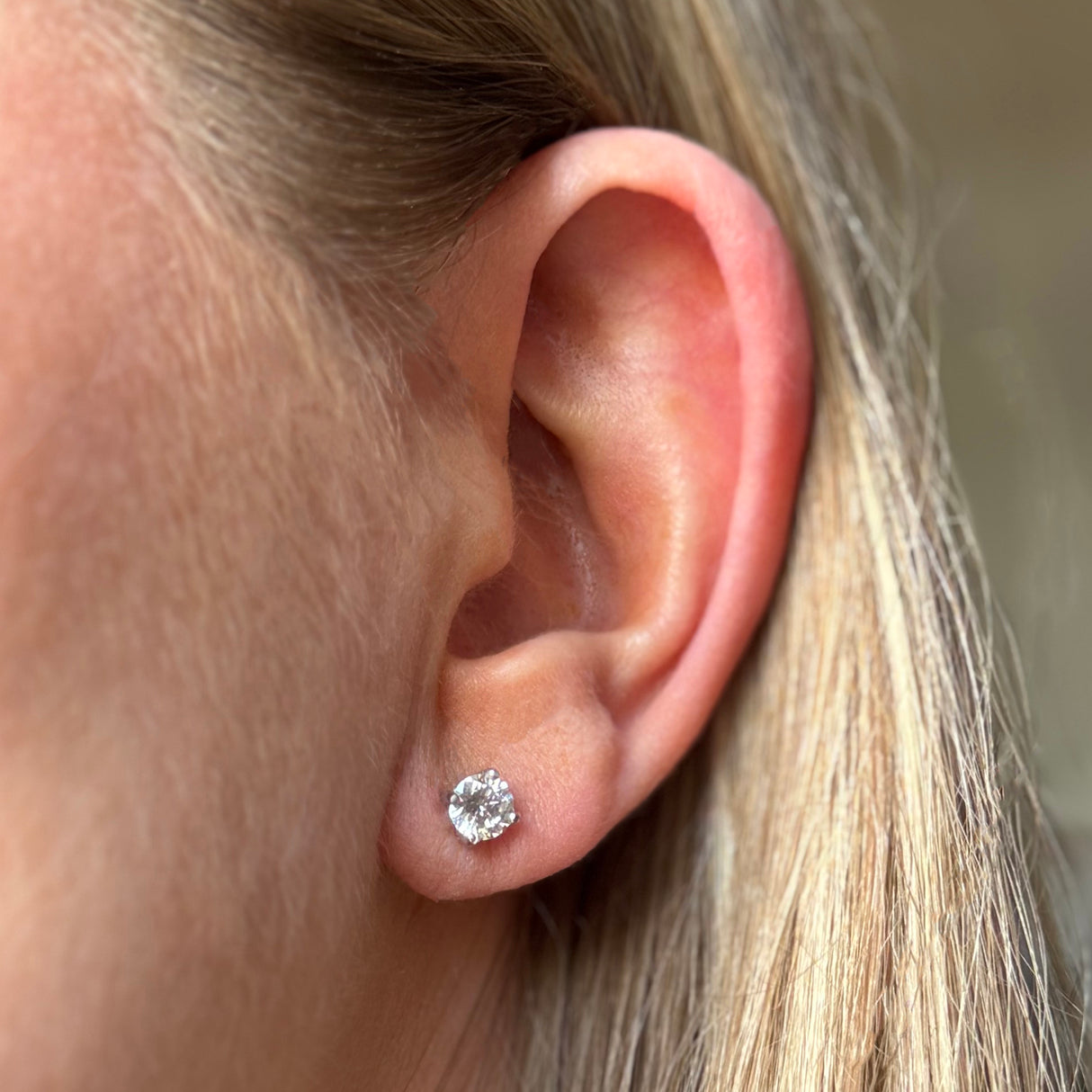 9ct White Gold 4 Claw Set Brilliant Cut Lab Grown Diamond Studs 1ct D-F VVS-VS