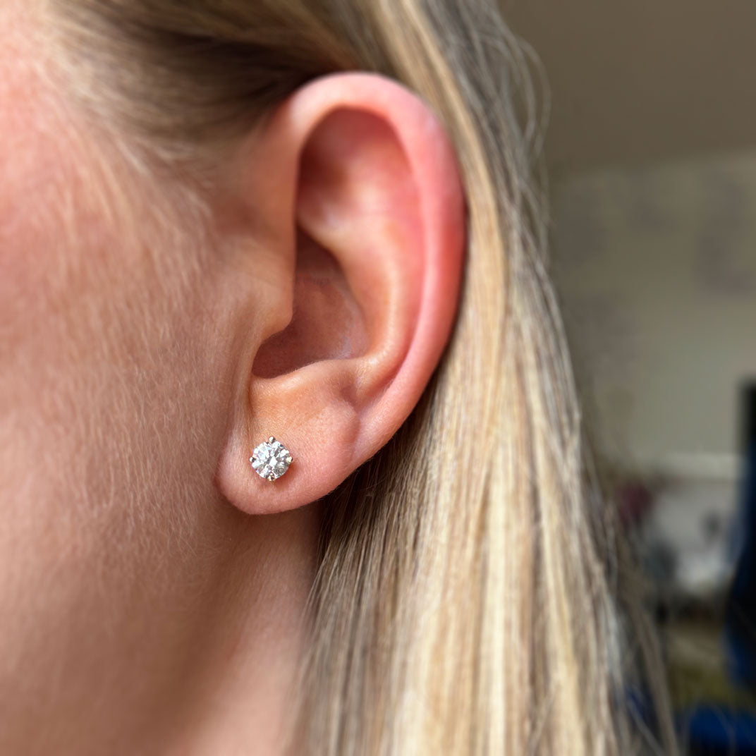 9ct Yellow Gold 4 Claw Set Round Brilliant Cut Lab Diamond Studs 1ct D-F VVS-VS