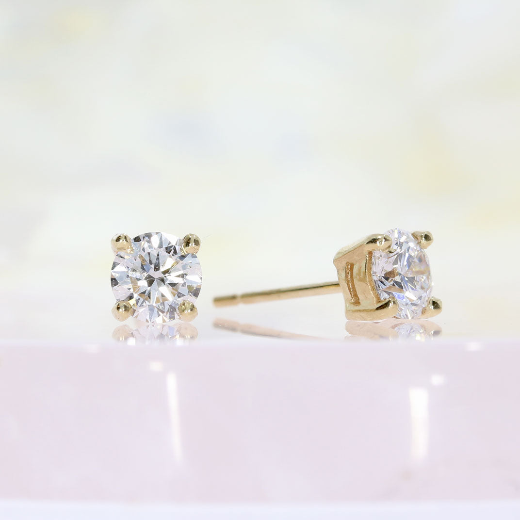 9ct Yellow Gold 4 Claw Set Round Brilliant Cut Lab Diamond Studs 1ct D-F VVS-VS