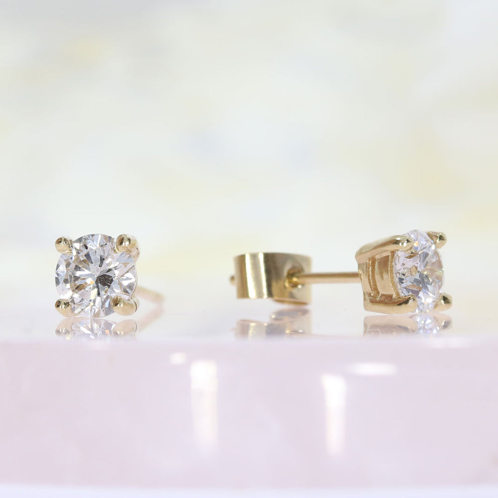 9ct Yellow Gold 4 Claw Set Round Brilliant Cut Lab Diamond Studs 1ct D-F VVS-VS