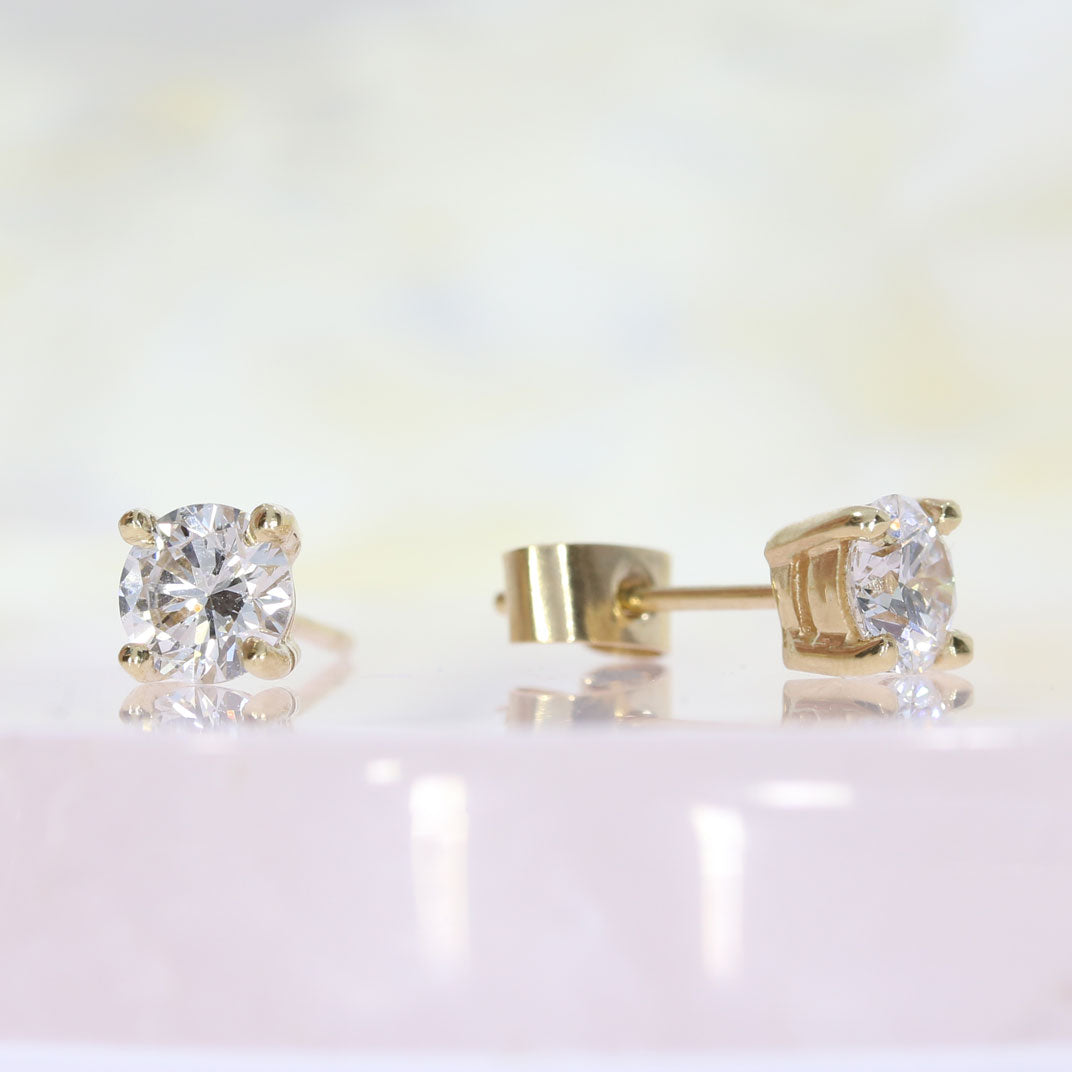 9ct Yellow Gold 4 Claw Set Round Brilliant Cut Lab Diamond Studs 1ct D-F VVS-VS