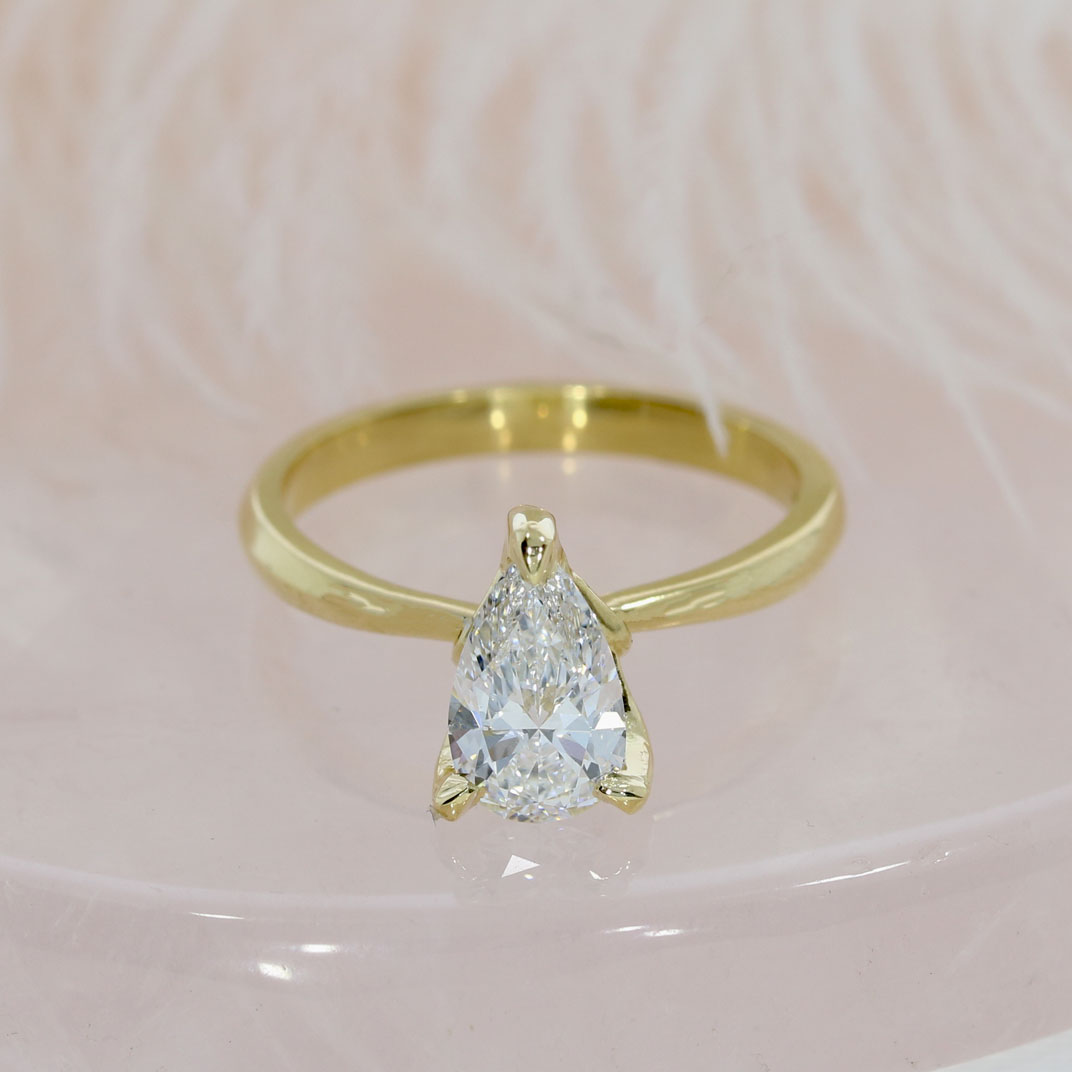 18ct Yellow Gold Certified Pear Shape Lab Grown Diamond Solitaire Ring 1.01ct