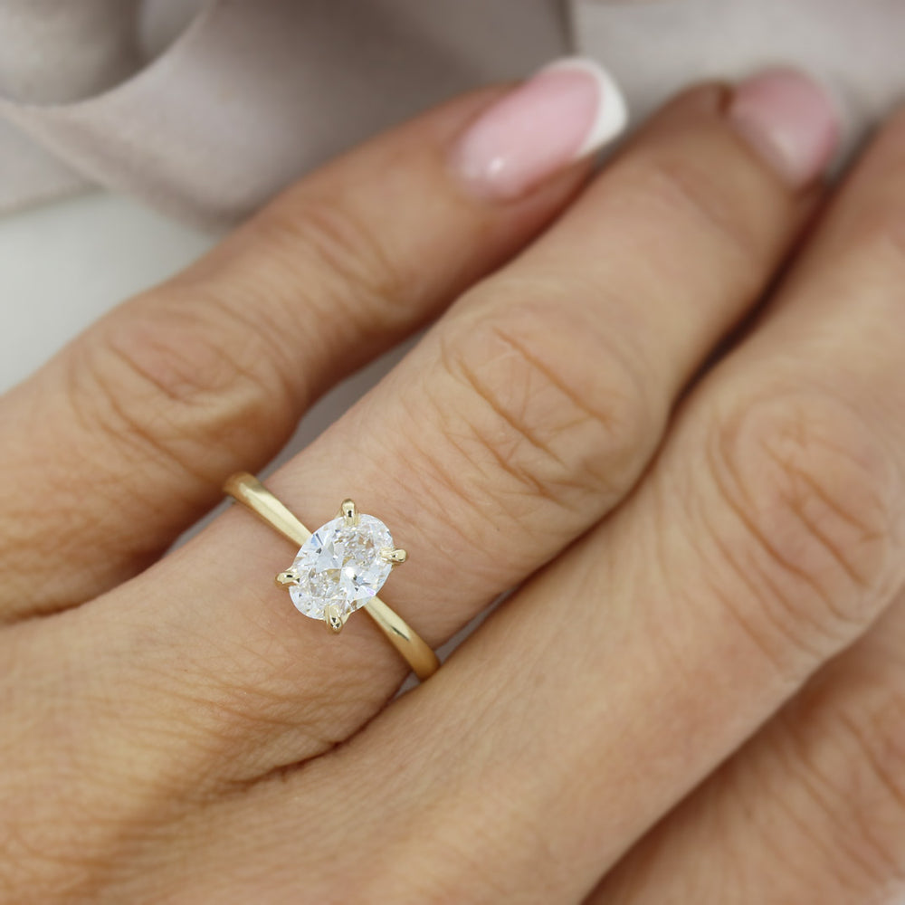 9ct Yellow Gold 4 Claw Set Oval Laboratory Grown Diamond Solitaire Ring 0.95ct