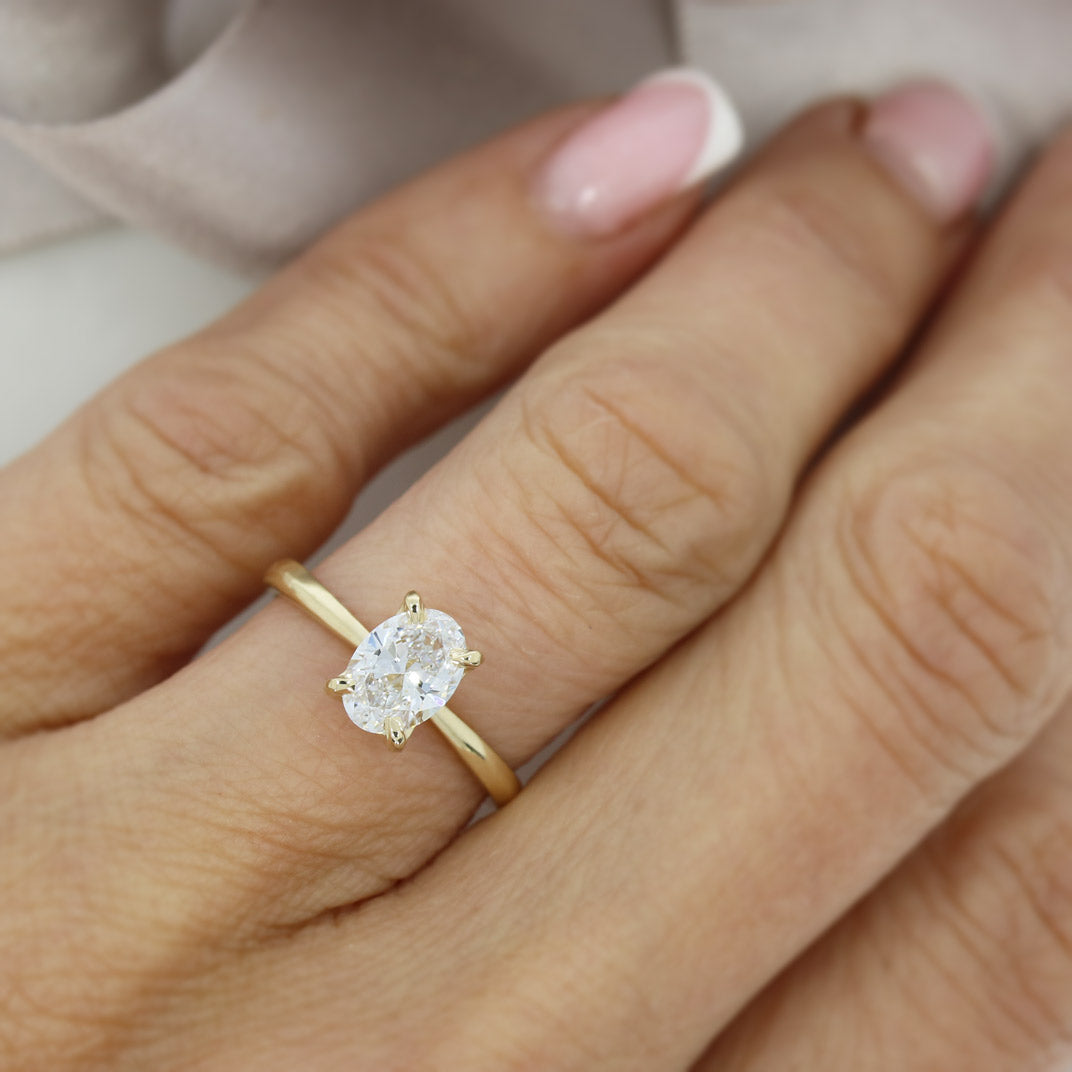 9ct Yellow Gold 4 Claw Set Oval Laboratory Grown Diamond Solitaire Ring 0.95ct