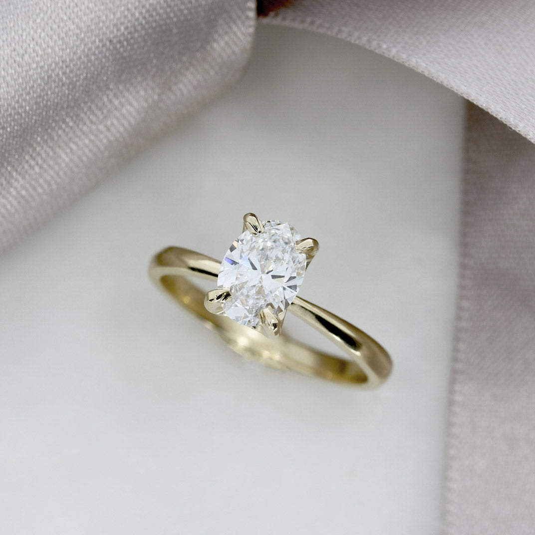 9ct Yellow Gold 4 Claw Set Oval Laboratory Grown Diamond Solitaire Ring 0.95ct
