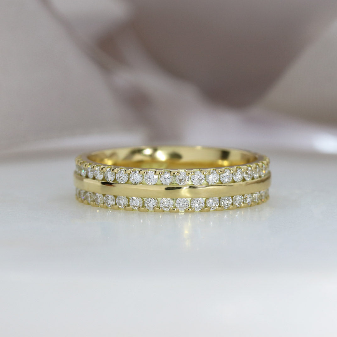 18ct Yellow Gold Wedding Ring with Claw Set Lab Grown Diamond Edges 0.85ct