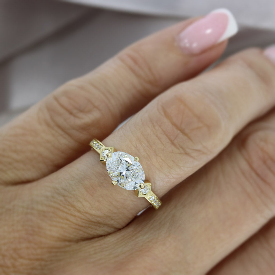 18ct Yellow Gold Fancy Oval Brilliant Cut Certified Lab Grown Diamond Fancy Ring  Total 1.73ct D VS1