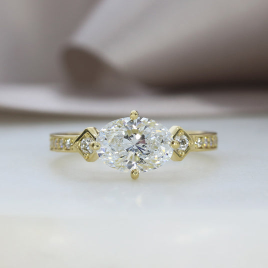18ct Yellow Gold Fancy Oval Brilliant Cut Certified Lab Grown Diamond Fancy Ring Total 1.73ct D VS1