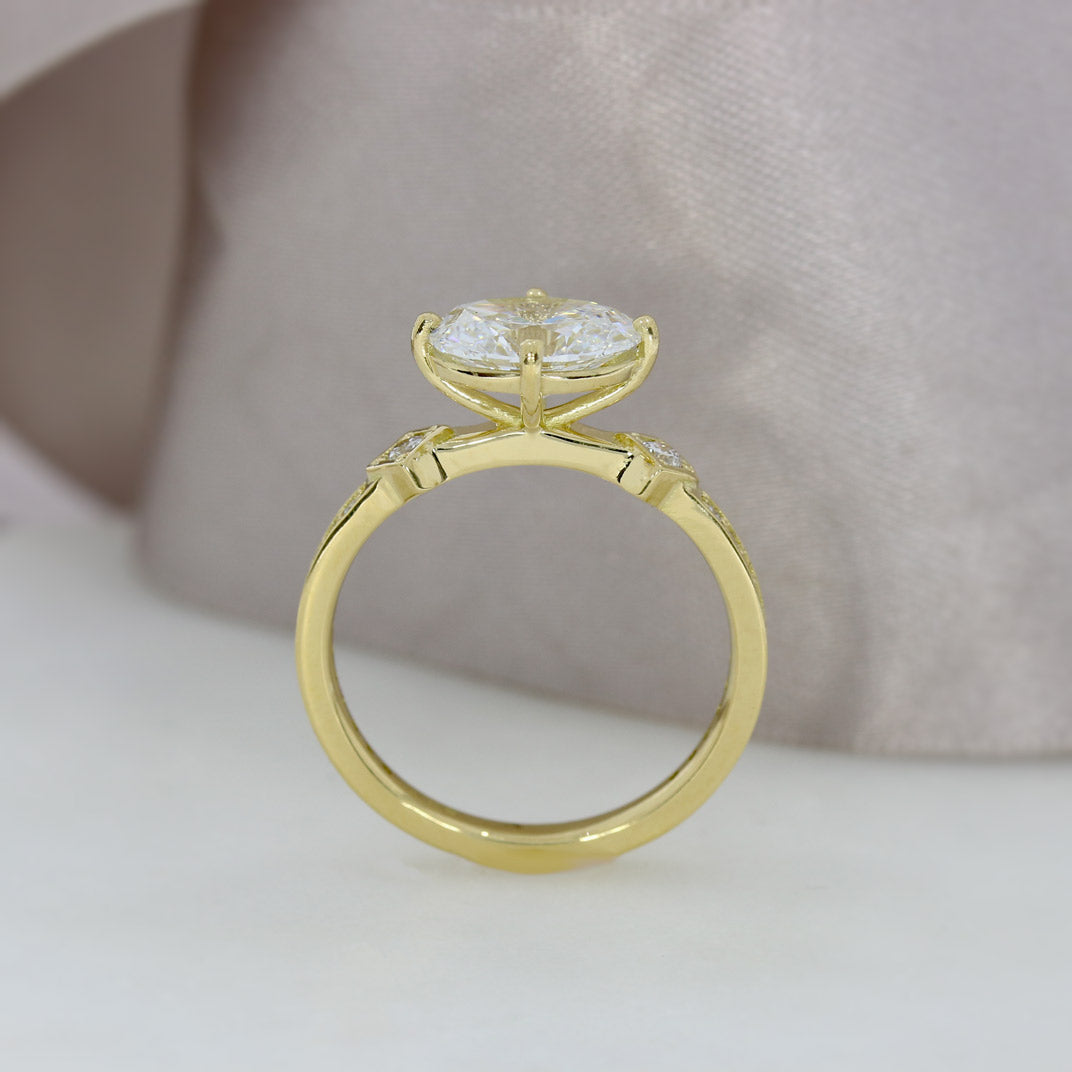 18ct Yellow Gold Fancy Oval Brilliant Cut Certified Lab Grown Diamond Fancy Ring  Total 1.73ct D VS1