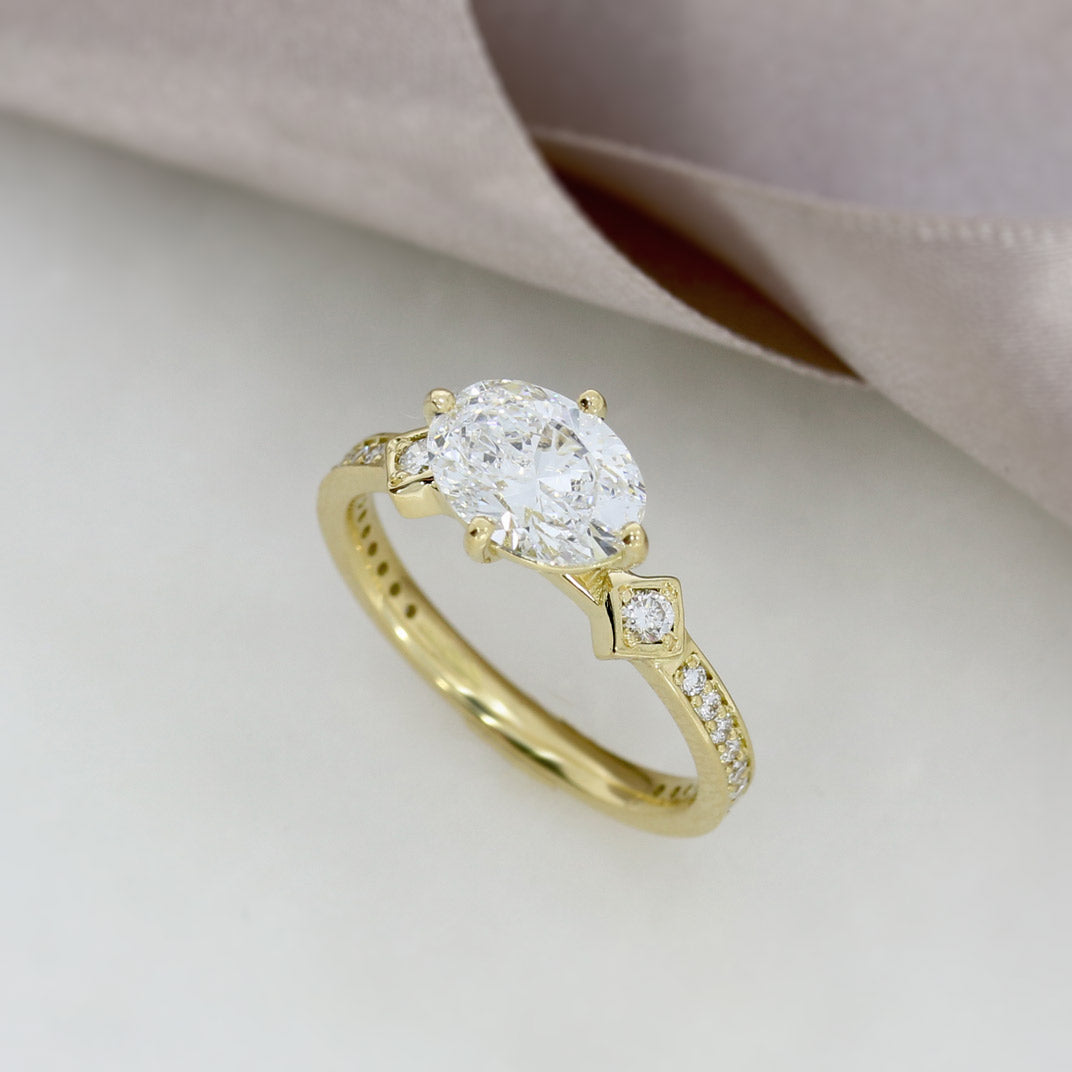 18ct Yellow Gold Fancy Oval Brilliant Cut Certified Lab Grown Diamond Fancy Ring  Total 1.73ct D VS1