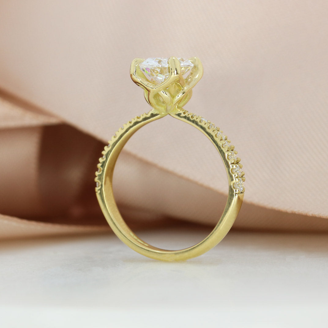 18ct Gold 4 Oval Brilliant Cut Certified Lab Grown Diamond Solitaire Ring 1.78ct D VS1