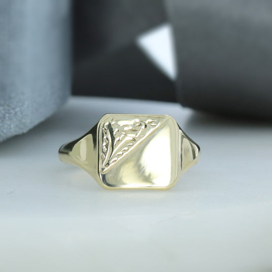 Pre Owned 9ct Yellow Gold Square Signet Ring
