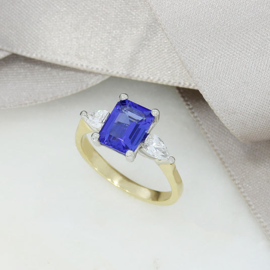 9ct Gold & Platinum Tanzanite & Pear Shaped Lab Diamond Shoulders