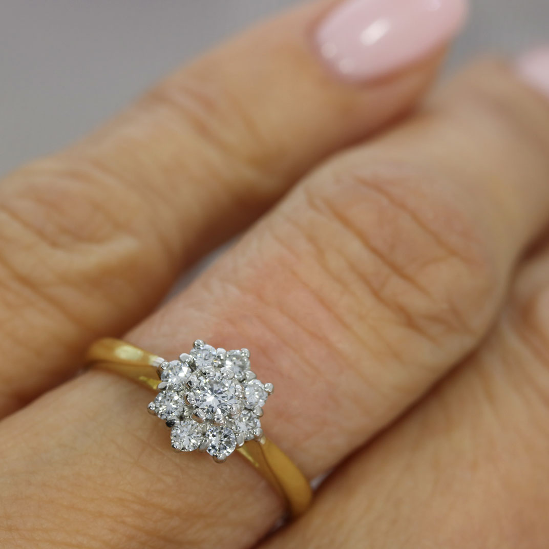 Pre Owned 18ct Yellow Gold Diamond Flower Cluster Ring Approx 0.40ct