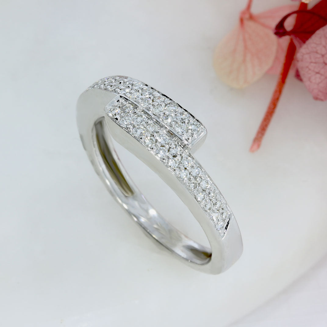 Pre Owned 18ct White Gold Diamond Crossover Dress Ring Approx 0.27ct