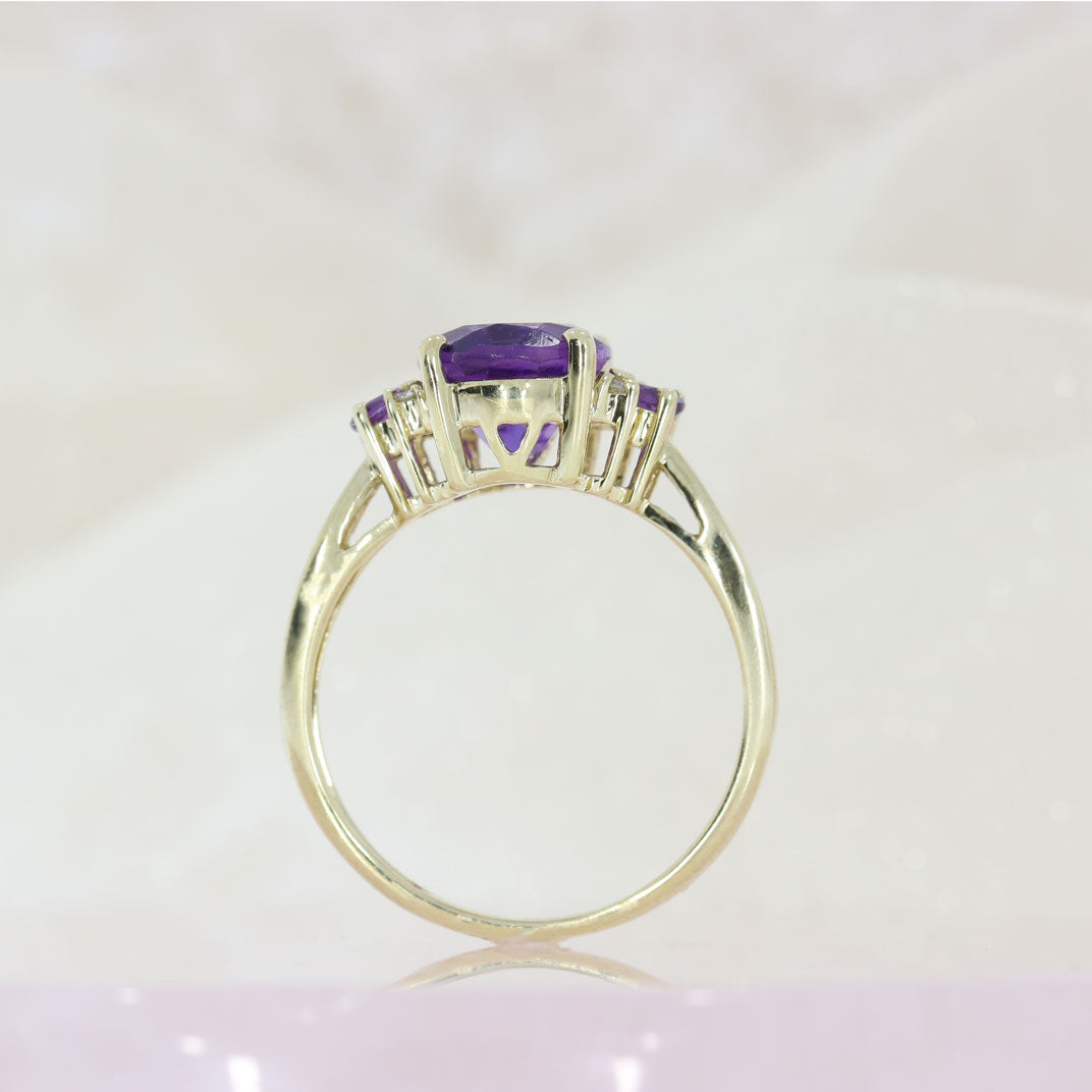 Pre Owned 9ct Oval Claw Set Amethyst Dress Ring with Diamond & Amethyst Shoulders